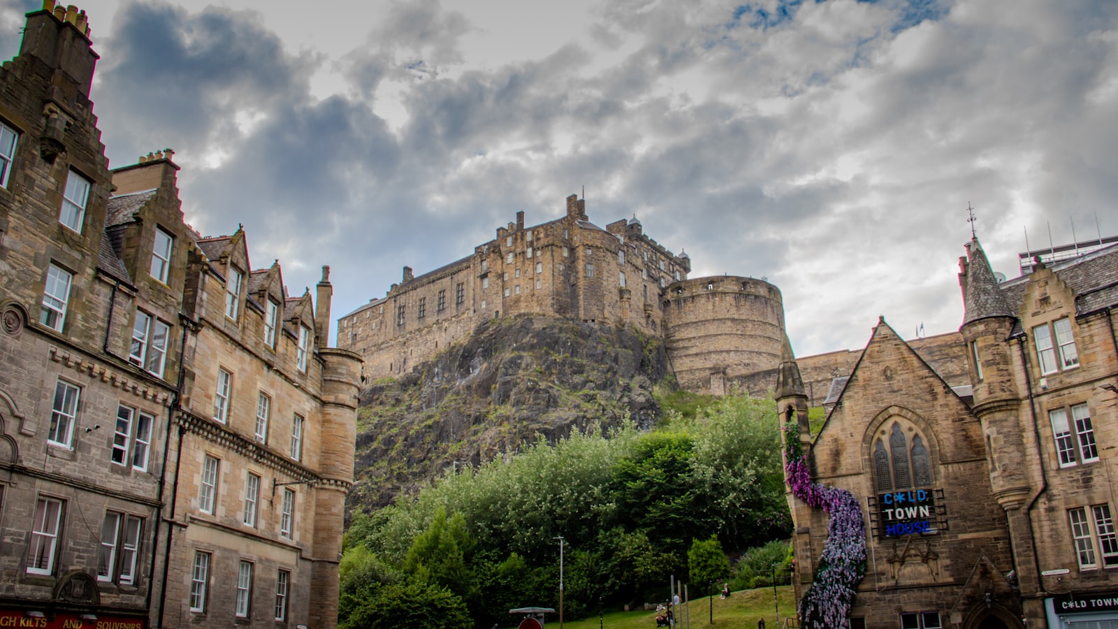 Where to Stay in Edinburgh for a Stag or Hen Do